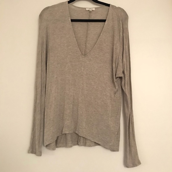 Aritzia Tops - Aritzia - Wilfred soft long sleeve v-neck Aritzia Tops - Aritzia - Wilfred soft long sleeve v-neck